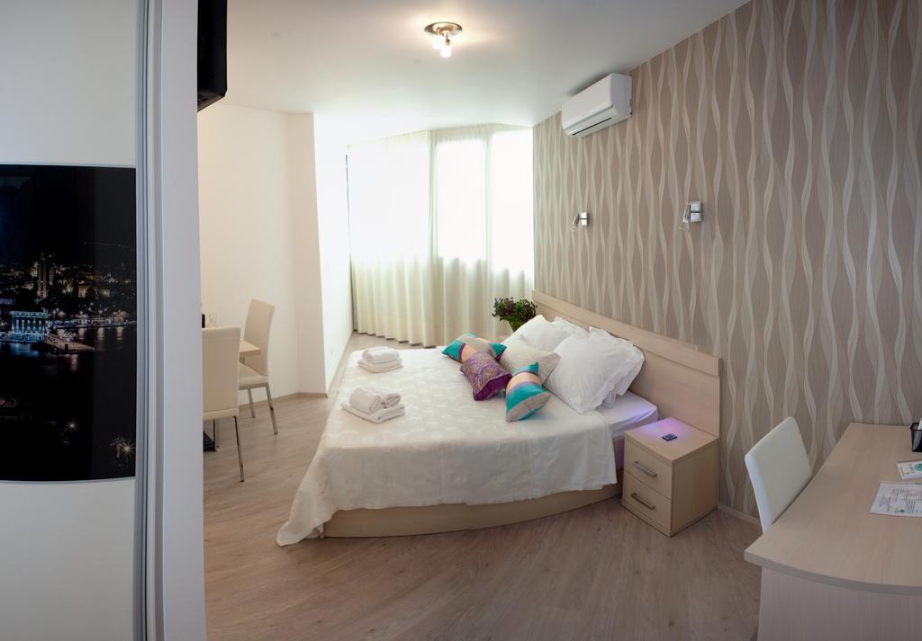 Cro Jet Set Apartments Split Eksteriør bilde