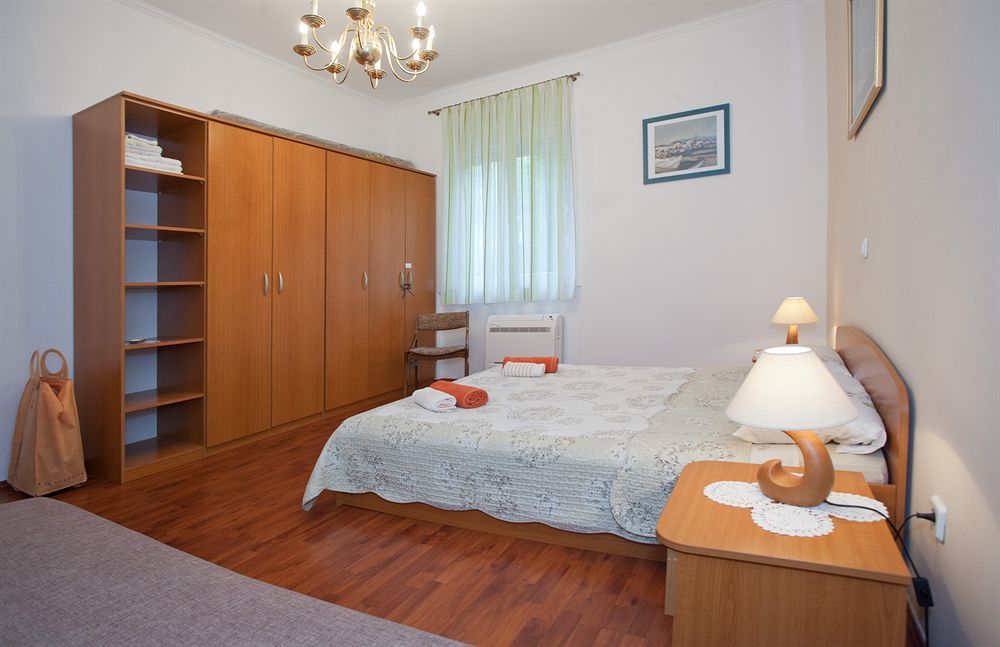 Cro Jet Set Apartments Split Eksteriør bilde